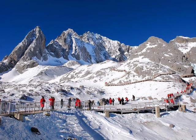 丽江有名旅游景点-春节期间到丽江旅游，丽江古城附近有哪些景点？